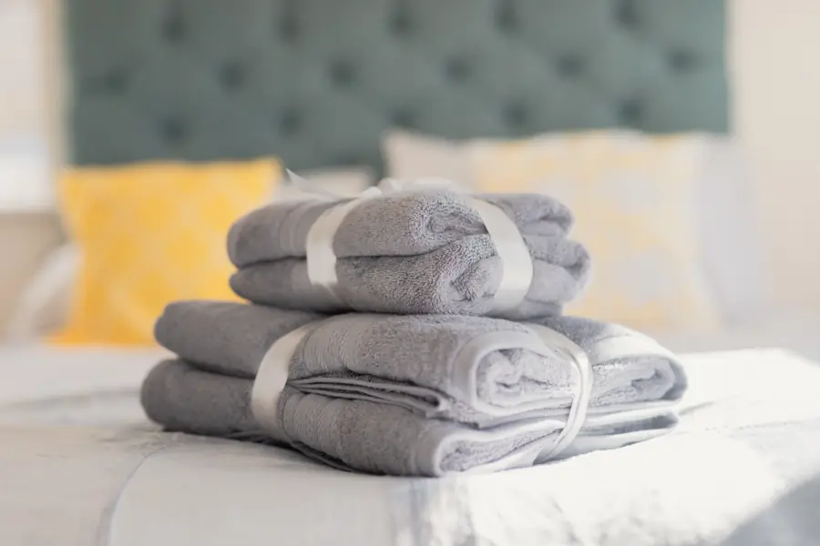 Fresh towels on the bed