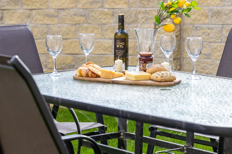 Garden table detail